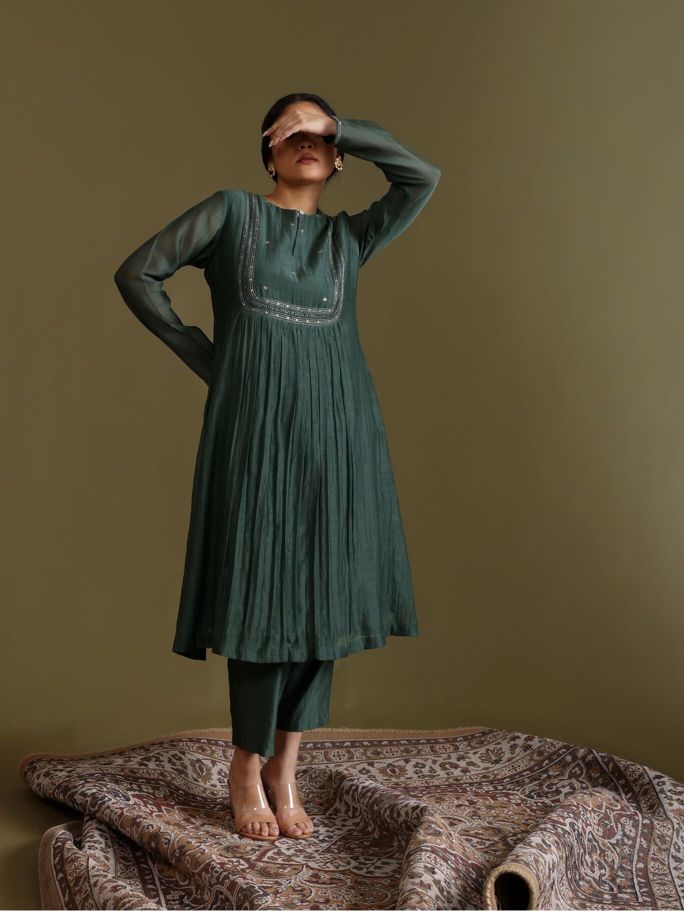Tvara Outfit