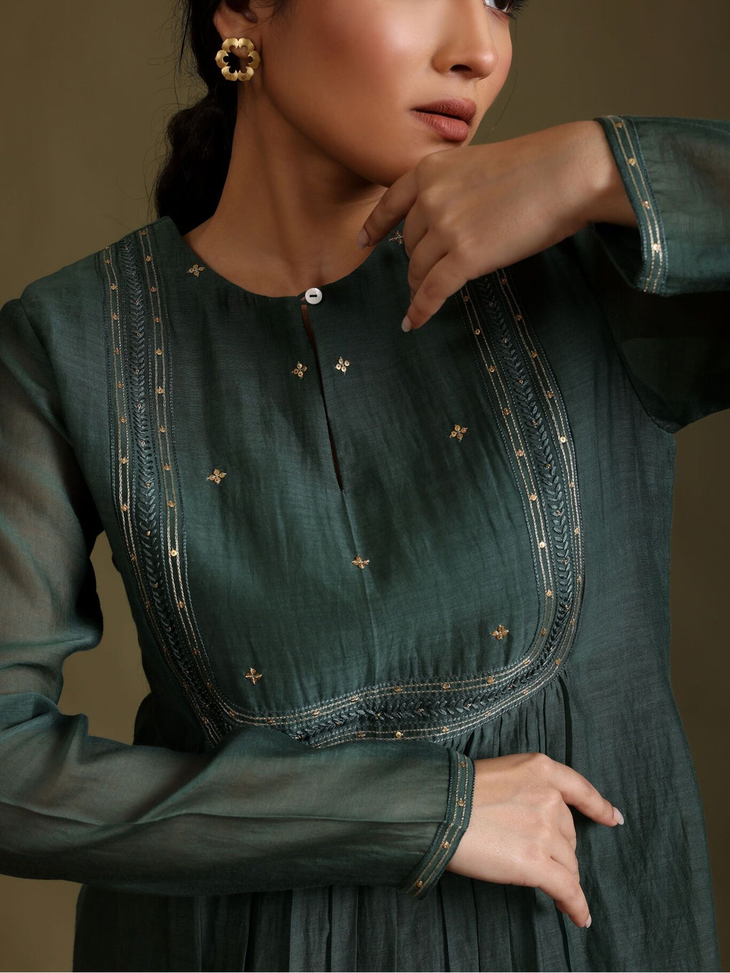 Tvara Outfit