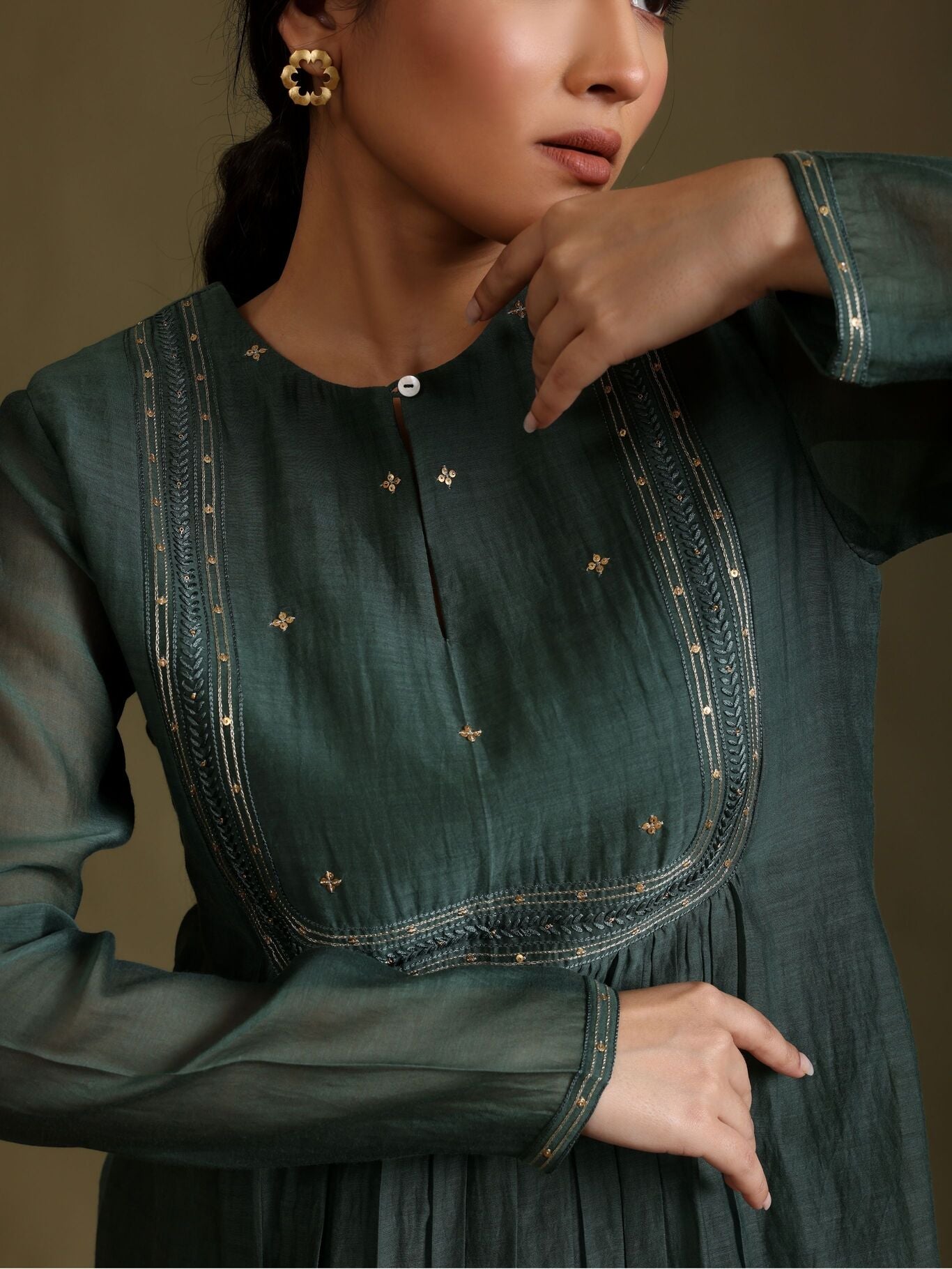 Tvara Outfit