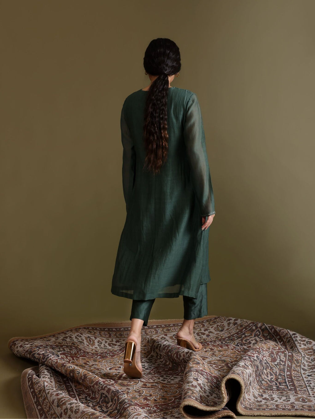 Tvara Outfit