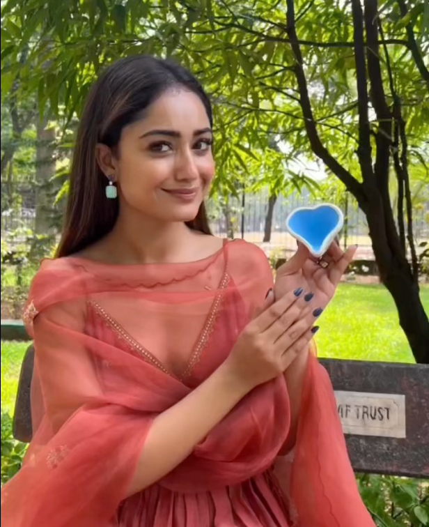 Adhira Outfit