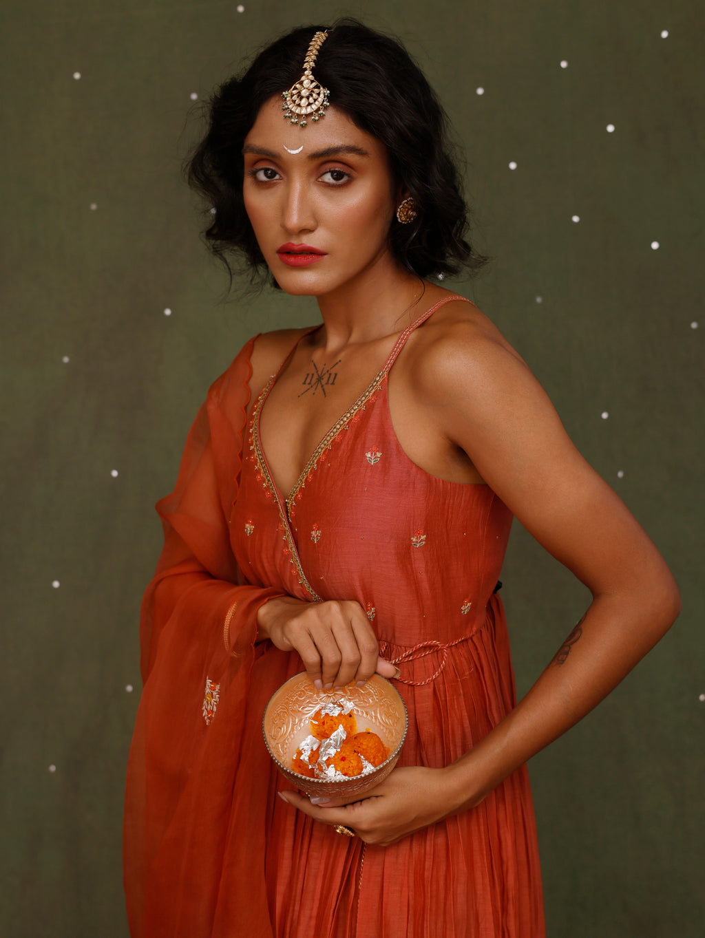 Adhira Outfit